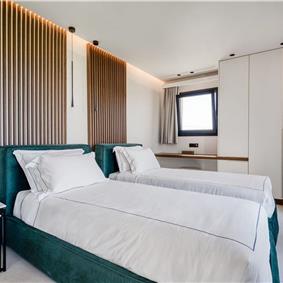 5 bedroom luxury seaside villa with indoor & outdoor pool, near Acharavi, sleeps 10